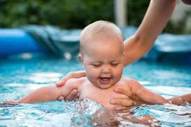 Картинки по запросу Плавання немовлят в басейні!!!!
