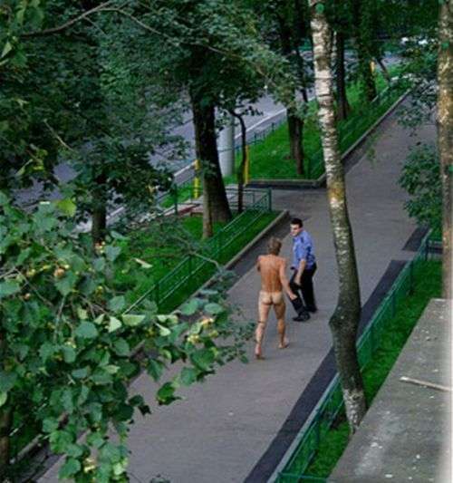 Проти співробітника (3 фото)