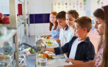 Il pranzo scolastico come ancora di salvezza: la crisi SNAP e la sicurezza alimentare dei bambini