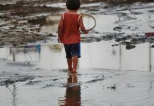 Непропорційний вплив зміни клімату на маленьких дітей та опікунів