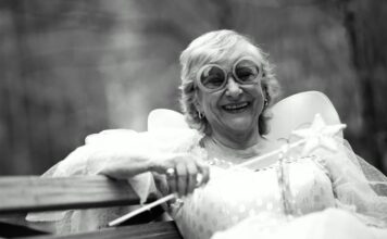 Старіння з оптимізмом: переконання можуть покращити здоров’я у похилому віці